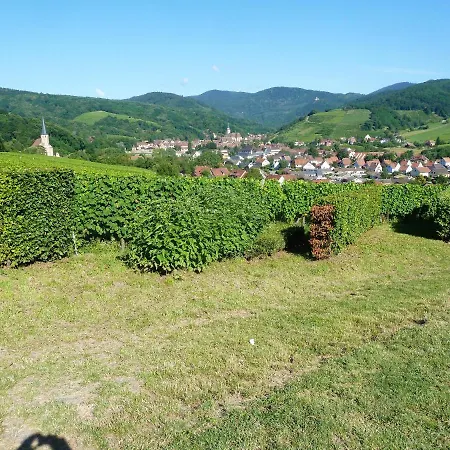 à Avec Vue Sur Jardin
